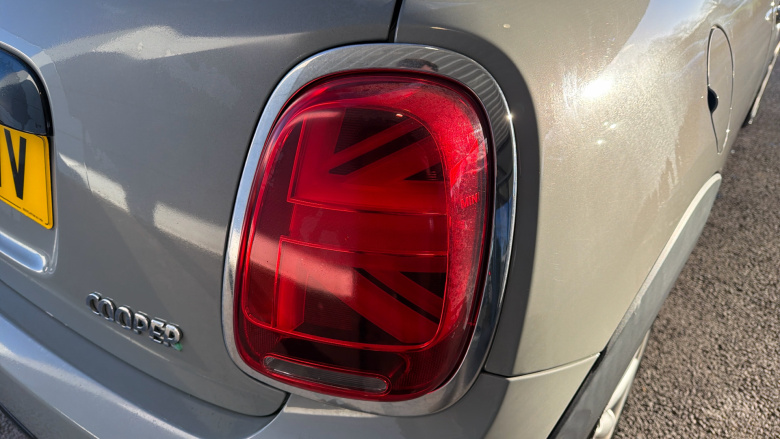 MINI Hatchback 1.5 Cooper Classic II 3dr Petrol Hatchback